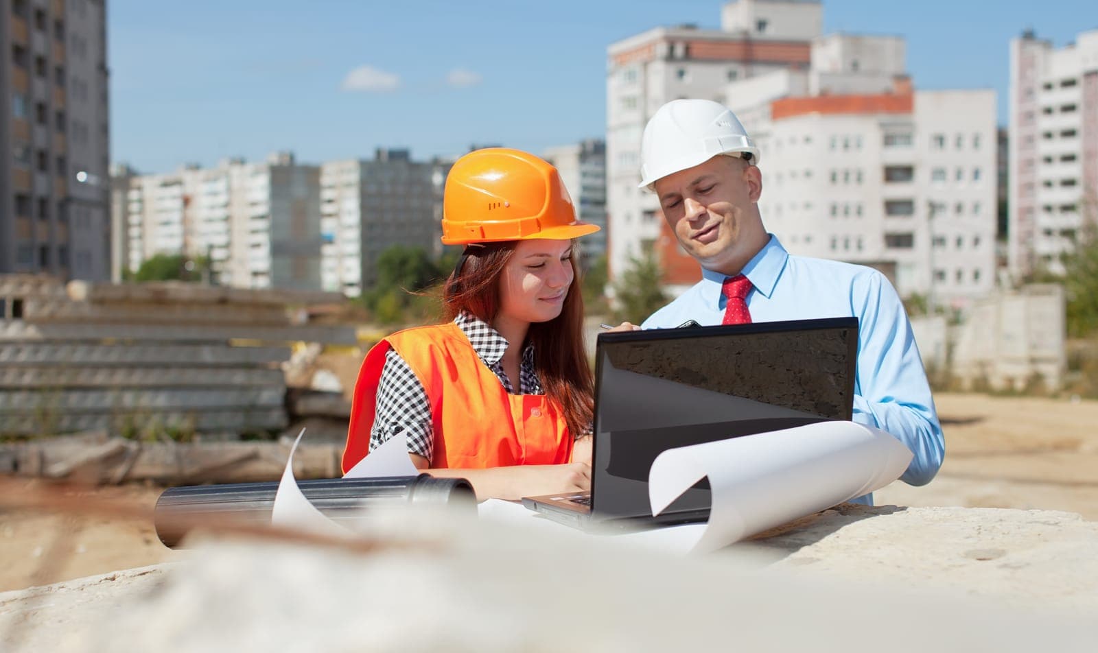 Construction manager on an Australian building site reviewing plans with the project team